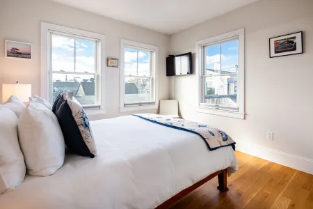 #PtownDreams Beachfront 1BR PH | Heart of Commercial St | Water Views | Parking