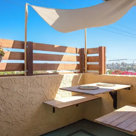 Luxury Penthouse Condo, Sunroom with Ocean Views – 20 Steps to the Ocean!