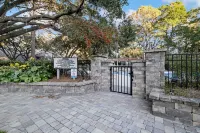 Daze Off! Stunning two bedroom with loft Turnberry end unit Villa