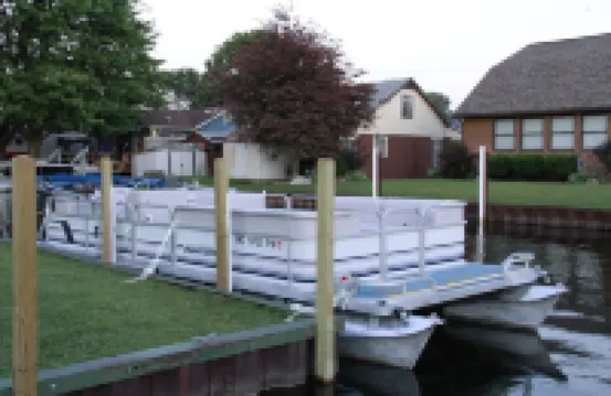 Lake St.Clair Canal Home w/Pontoon/Jet Ski'SPerfect for Families/Fishermen