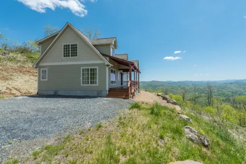 Amazing Mtn Views, Stunning Sunsets, Fire Pit, Gas Logs, Private, Grill, WiFi!