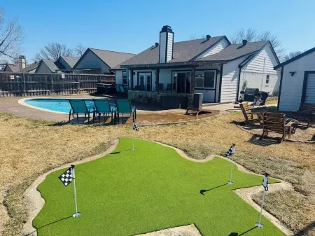 LakeHouse, Private Pool, Hot Tub/Spa, Putting Green, LakeView, Firepit and More! Отели в г. Колони