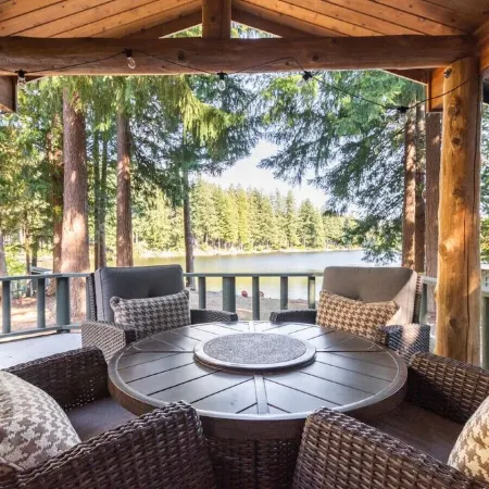 Charming Lakefront Log Cabin