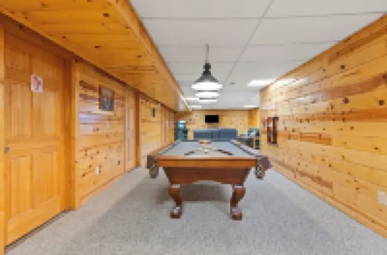 Amazing Grace Cabin at Red River Gorge / Sleeps 12 / Hot Tub / Pool Table