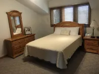Ski and Golf Retreat by Hole 8