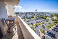 Seaside Solace: Panoramic Views! Oceanfront Condo, King Bed, Pool, Tennis,Cabana
