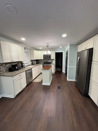 3bed house in  Albertville just 3 minutes away from  Sand Mountain Amphitheater!