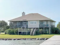 Peaceful Getaway with Amazing Views - Cape Lookout & Beaufort nearby - SLEEPS 8 Hotels in Carteret County