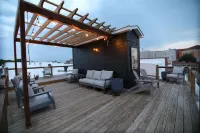 Rooftop Loft 3-bedroom DT Anderson فنادق في أندرسون