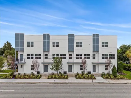 Tampa Townhouse, 4bd/3.5bth, Sleep 8. Located Minutes to Everything Tampa!