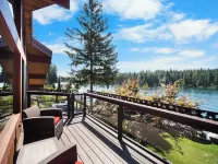 Rivers Edge Retreat, Luxury Waterfront Estate, Private Dock, Fire Pit, Swimming