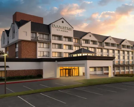 DoubleTree by Hilton Baltimore North - Pikesville Hotels in Pikesville