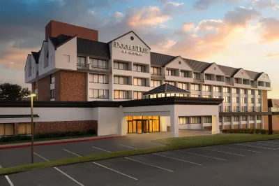 DoubleTree by Hilton Baltimore North - Pikesville Hotels near The Park School of Baltimore - Sugar Campus
