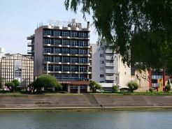 Riverside Hotel Shoei