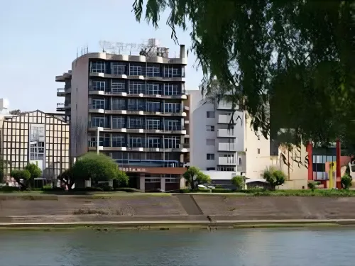 โรงแรมริเวอร์ไซด์ โชเอ