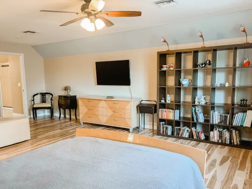 Cozy Home 20 min to Beach! Private Backyard. Pet Friendly Hotels in San Carlos Park