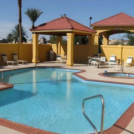 La Quinta Inn & Suites by Wyndham Phoenix I-10 West