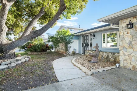 Oasis on the Gulf, screened pool, sunset, kayaks! Отели в г. Эрнандо-Бич