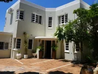 Little Scotia Hotels in Rondebosch