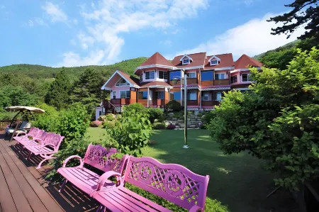 Palsecjo Pension Отели рядом с достопримечательностью «Hakdong Mongdol Beach»