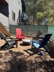 Sunflower Hideout: Dry Sauna, Gym, Private Balcony, Jacuzzi & Ping Pong!