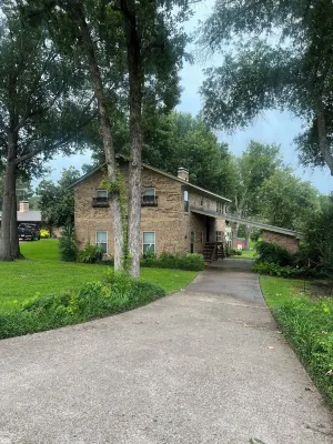 Clair de Lune, Lake Front on Lake Palestine