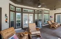 Spacious 5 bedroom home in Schertz, Texas! 20 min from downtown San Antonio!