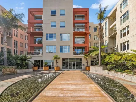 Cozy 1-bedroom condo in fantastic Emeryville with fitness room, WiFi
