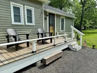The Peach Door Annex for 2 - Safe, Quiet, Walkable in Youngstown, NY