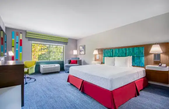 東奧羅拉歡朋酒店