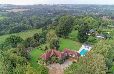 Beautiful 6 Bedroom Home with Pool & Hot Tub