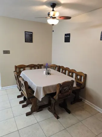 Five Full Appointed Bedroom House in Quiet Neighborhood Отели рядом с достопримечательностью «Парк Бейкер»