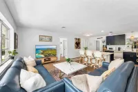 2 Miles to the Beach and 5th Ave