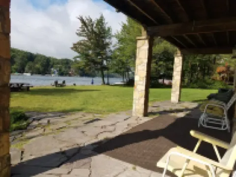 Chalet Ripple-Lake Harmony- Lakefront- 5 Bedroom 3.5 bath- near Restaurants/Bars
