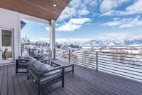 Mountains and Horses and Deer, Oh My!