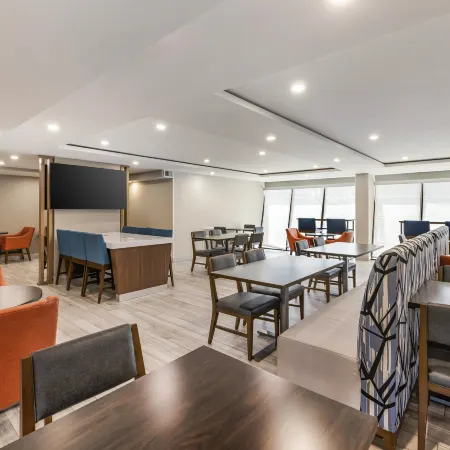 Holiday Inn Express CHICAGO-DOWNERS GROVE by IHG