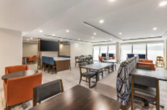 Holiday Inn Express CHICAGO-DOWNERS GROVE by IHG