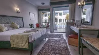 Falcon Hills Hotel - balcony