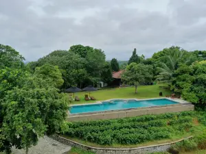 Heavensa Luxury Villas and Suites by the Clarks