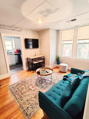 1601 Lombard - Homestays
