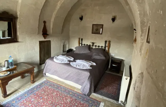 圖爾誇茲穴酒店