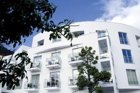 White Waters Hotel Отели в г. Machico