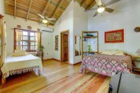 Posada Arco Iris, West End Hotels in Sandy Bay