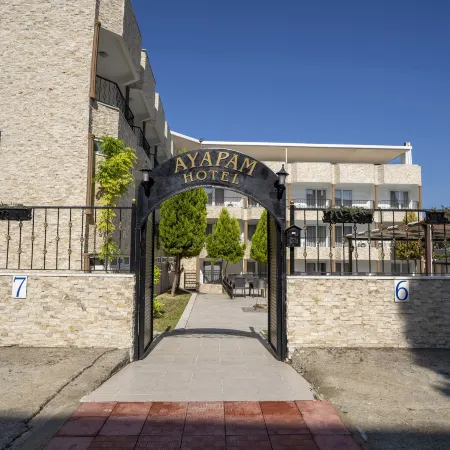 Ayapam Hotel