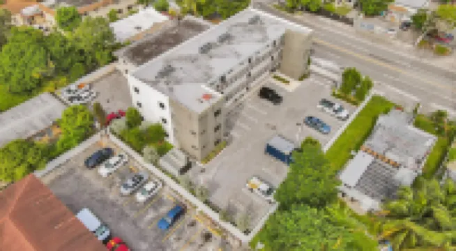 Renzzi Wynwood Apartments Hotels near Santa Clara Station