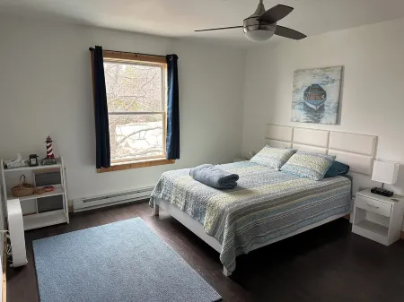 Deckhand's Quarters @The Boat Shop overlooking Paradise Bay