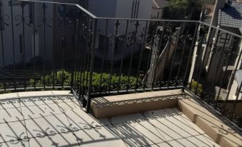 Quiet, Very Specious Apartment in Dainfern