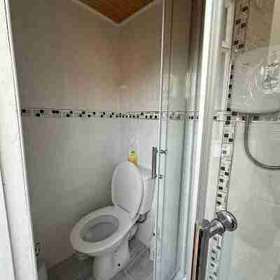 4 Bed House - Sleeps 10 - Garden - Parking - Wifi Rooms