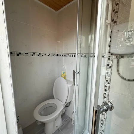 4 Bed House - Sleeps 10 - Garden - Parking - Wifi