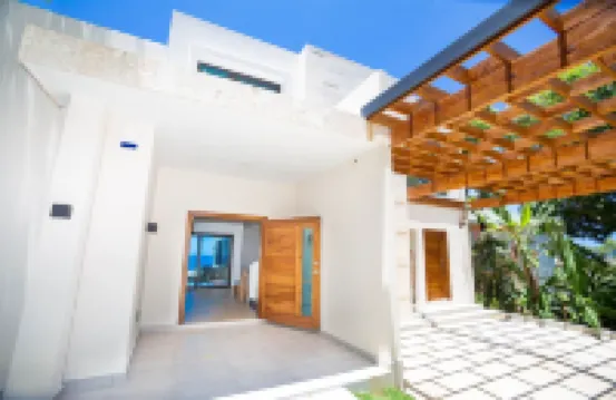 West Bay Breeze 3 Bedroom Home by Redawning